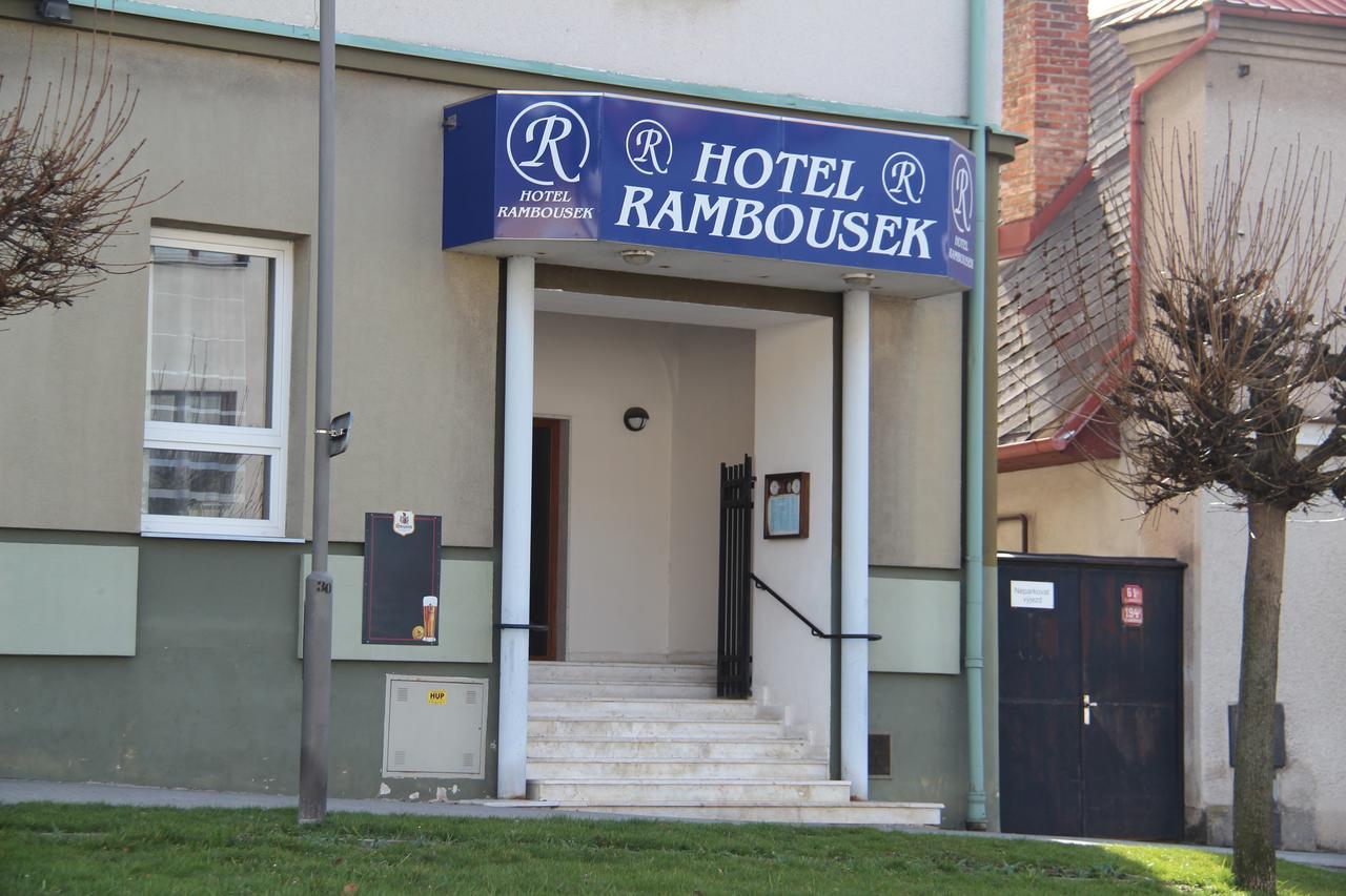 Hotel Rambousek Nové Město nad Metují Esterno foto