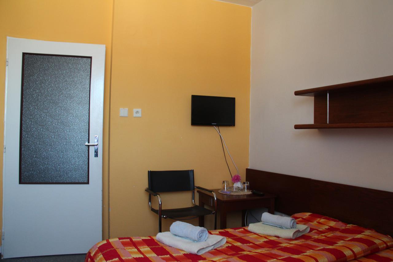 Hotel Rambousek Nové Město nad Metují Esterno foto