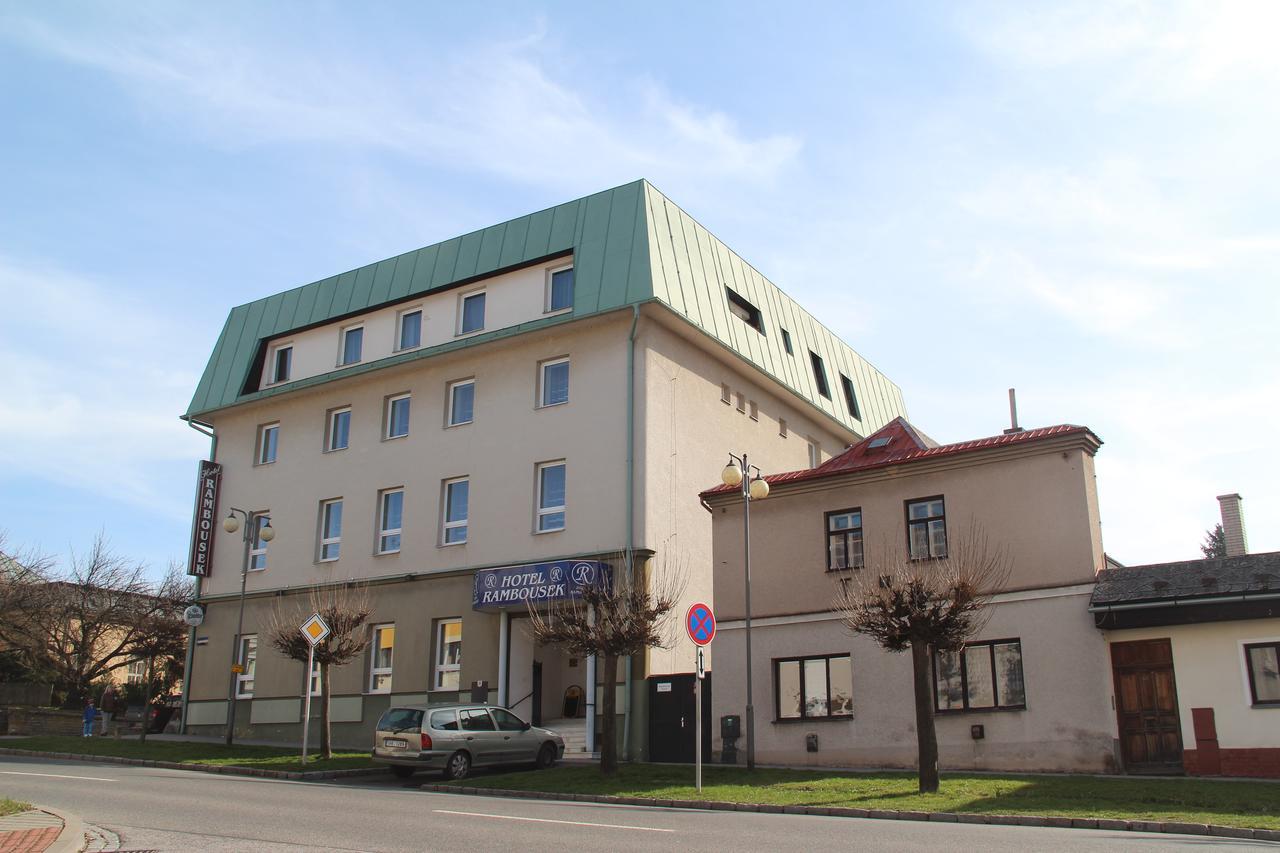 Hotel Rambousek Nové Město nad Metují Esterno foto
